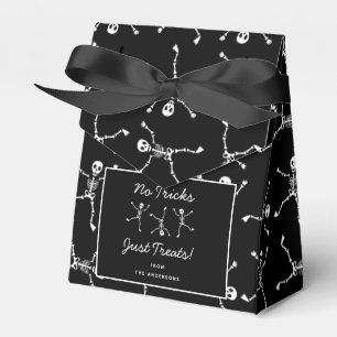 Schwarz-weiß handgezeichnetes Skelett Halloween Geschenkschachtel