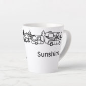 Schwarz-Weiß-Happy Campers Personalisierte Latte-T Milchtasse (Rechte Ecke)