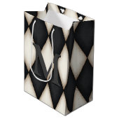 Schwarz-Weiß-Harelquin-Karo Elegantes 3-D Monogram Mittlere Geschenktüte (Vorderseite Schrägansicht)