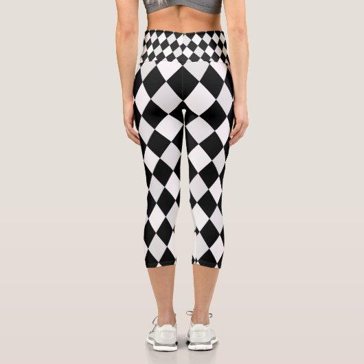 Schwarz-Weiß-Harlequin-Diamantmuster Capri Leggings (Rückseite)