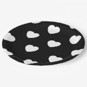 Schwarz-Weiß-Herz-Muster Pappteller (Schrägansicht)