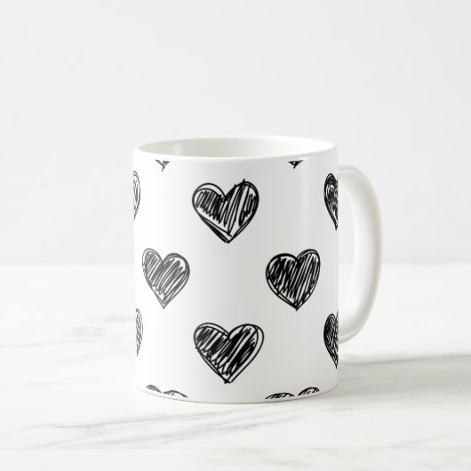 Schwarz-Weiß-Herz-Skizze-Muster Tasse (VorderseiteRechts)