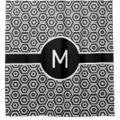 Schwarz-Weiß-Hexagons mit geometrischer Monogrammg Duschvorhang (Vorderseite)