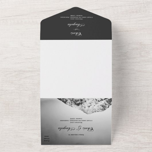 Schwarz-Weiß-Hochzeit unter den Bergen All In One Einladung (Außenbereich)
