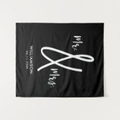 Schwarz-Weiß-Hochzeitshintergrund Mr. & Mrs Custom Wandteppich (Vorderseite (Horizontal))
