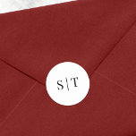 Schwarz-Weiß-Hochzeitsmonogramm Runder Aufkleber<br><div class="desc">Dieser Monogramm Hochzeitsaufkleber enthält die Initialen des Ehepaares in schwarz auf weißem Hintergrund. Personalisieren Sie es, indem Sie den Platzhalter-Text ersetzen. Für weitere Optionen, wie zum Beispiel den Schriftart zu ändern, ist es die Größe und Abstand zwischen den Buchstaben klicken Sie auf die Schaltfläche "Anpassen". *Bitte beachten Sie, dass das...</div>