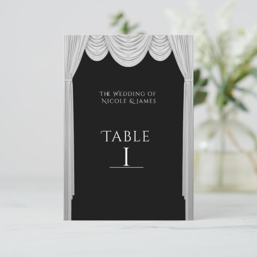 Schwarz-Weiß-HOLLYWOOD-Vorhänge Tischnummer Card (Stehend Vorderseite)