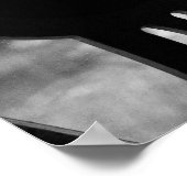 Schwarz-Weiß-Holzstuhl im Kabinenfenster 16x20 Poster (Ecke)