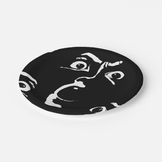 Schwarz-Weiß-Horror Pappteller (Schrägansicht)