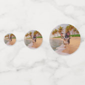 Schwarz-Weiß-Hund läuft am Strand Konfetti (Vorderseiten)