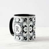 Schwarz-weiß im spanischen Stil mit Initialen Tasse (Vorderseite Links)