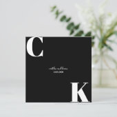 Schwarz-Weiß-Initialen Save the Date Einladung (Stehend Vorderseite)