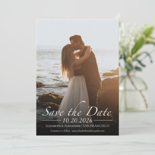 Schwarz-Weiß-Kalligrafie-Foto Save the Date Einladung (Stehend Vorderseite)