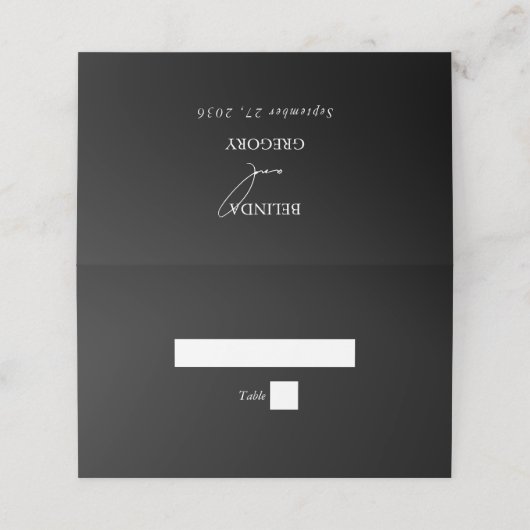 Schwarz-Weiß-Kalligrafie-Signatur-Skript-Hochzeit Platzkarte (Außenseite Aufgefaltet)