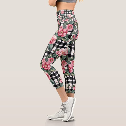 Schwarz-Weiß-Kariert mit grün-rosa Kamelien Capri Leggings (Links)