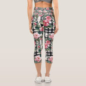 Schwarz-Weiß-Kariert mit grün-rosa Kamelien Capri Leggings (Rückseite)