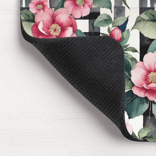 Schwarz-Weiß-Kariert mit grün-rosa Kamelien Mousepad (Ecke)