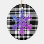 Schwarz-weiß Kariert mit lila Schneeflocke Keramikornament (Links)