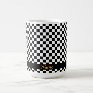 Schwarz-weiß karierter Teebecher mit Namen Kaffeetasse