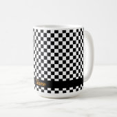 Schwarz-weiß karierter Teebecher mit Namen Kaffeetasse (VorderseiteRechts)
