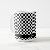 Schwarz-weiß karierter Teebecher mit Namen Kaffeetasse (Vorderseite Links)