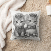 Schwarz-Weiß-Kätzchen mit Bogen-Krawatte und niedl Kissen (Decke)