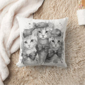 Schwarz-Weiß-Kätzchen mit Bogen und Hüten Kissen (Decke)