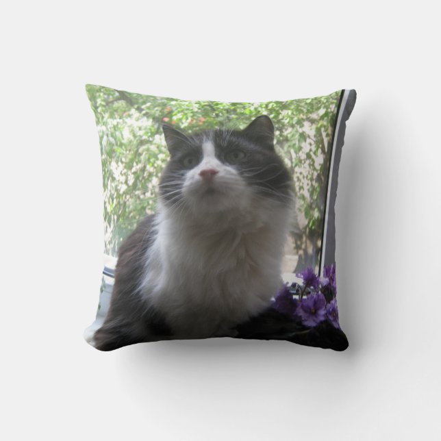 Schwarz-Weiß-Katze, Blume. Kissen (Vorderseite)