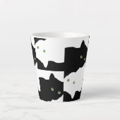 Schwarz-Weiß-Katze Milchtasse (Vorderseite)