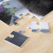 Schwarz-Weiß-Katze und Blume. Puzzle (Seite)