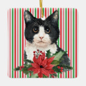 Schwarz-Weiß-Katze und Poinsettia Keramikornament (Vorderseite)