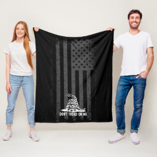 Schwarz & Weiß: Keine amerikanische Flagge Fleecedecke