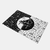Schwarz-Weiß-Klavierdesign Fußmatte (Schrägansicht)