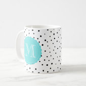 Schwarz-Weiß-Konfetti-Dots Blaue Monogramm-Tasse Kaffeetasse (Vorderseite Links)