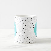 Schwarz-Weiß-Konfetti-Dots Blaue Monogramm-Tasse Kaffeetasse (Mittel)