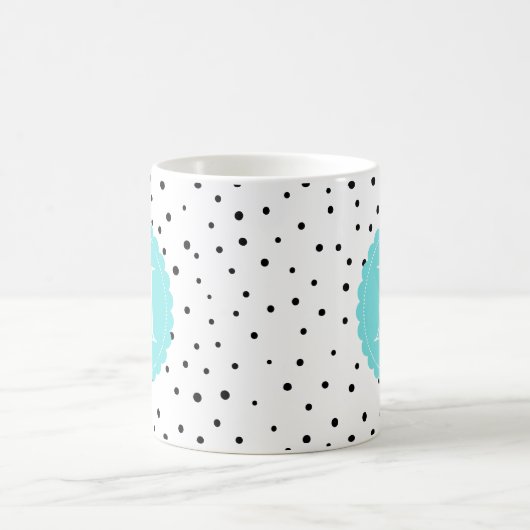 Schwarz-Weiß-Konfetti-Dots Blaue Monogramm-Tasse Kaffeetasse (Mittel)