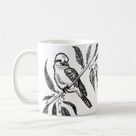 Schwarz-Weiß-Kookaburra am Zweig Zeichnend Kaffeetasse