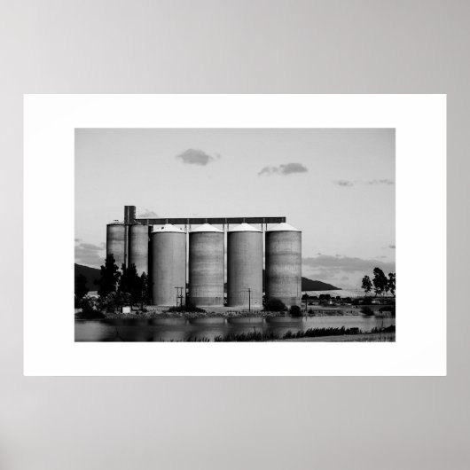 Schwarz-Weiß-Körner-Silos Poster (Vorne)