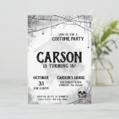 Schwarz-Weiß-Kostüm Halloween-Party Einladung (Stehend Vorderseite)