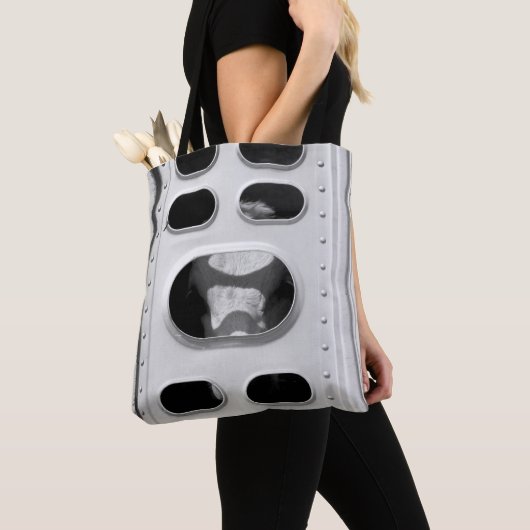 Schwarz-Weiß-Kuh in einem LKW-Medium Tasche (Von Nahem)