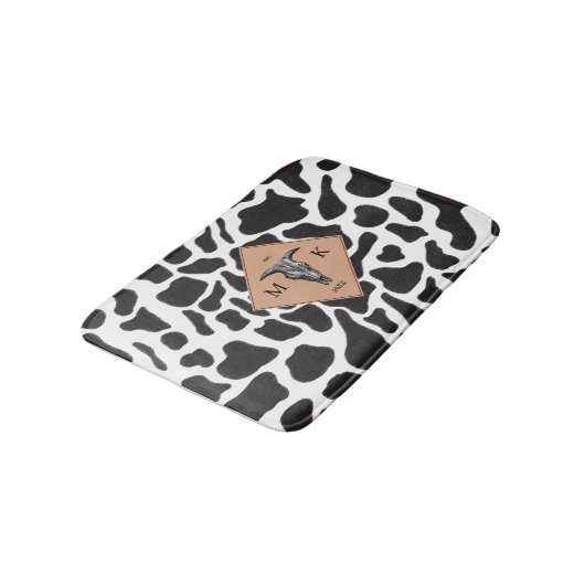 Schwarz-Weiß-Kuh-Spot Tiermuster Monogramm Badematte (Schrägansicht)