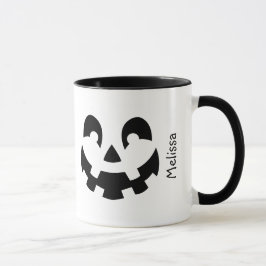 Schwarz-Weiß-Kürbisgesicht mit Namen Halloween Tasse