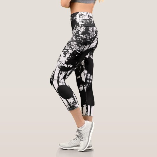 Schwarz-Weiß-Leggings mit Graffiti-Printmedien Capri Leggings (Links)
