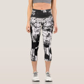 Schwarz-Weiß-Leggings mit Graffiti-Printmedien Capri Leggings (Vorderseite)