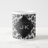 Schwarz-Weiß-Leopard-Printwerbung für Monogramm Jumbo-Tasse (Vorderseite)