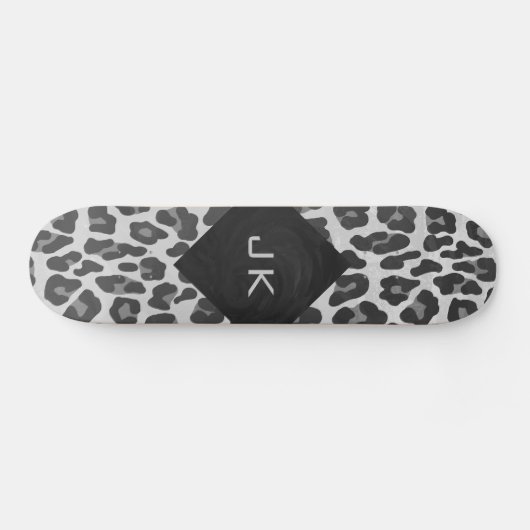 Schwarz-Weiß-Leopard-Printwerbung für Monogramm Skateboard (Horizontal)