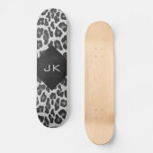Schwarz-Weiß-Leopard-Printwerbung für Monogramm Skateboard (Vorderseite)