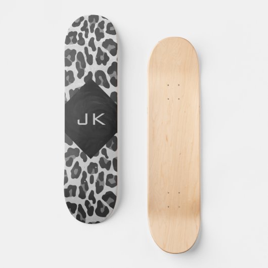 Schwarz-Weiß-Leopard-Printwerbung für Monogramm Skateboard (Vorderseite)