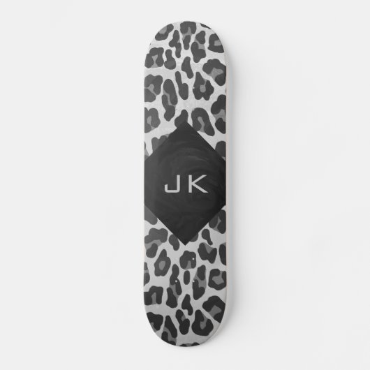 Schwarz-Weiß-Leopard-Printwerbung für Monogramm Skateboard (Vorderseite)
