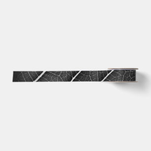 Schwarz-Weiß leuchtendes Blatt Nahaufnahme Satinband